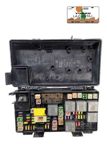Caja De Fusibles Dodge Nitro 3.7l A/t 08-09 04692235ah