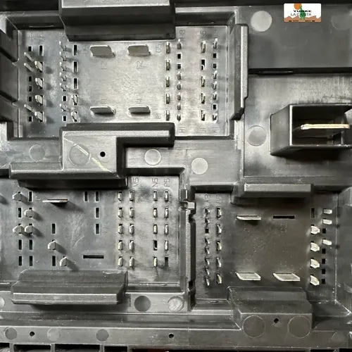 Caja De Fusibles Chevrolet Tahoe 5.3l 10-14 22798217